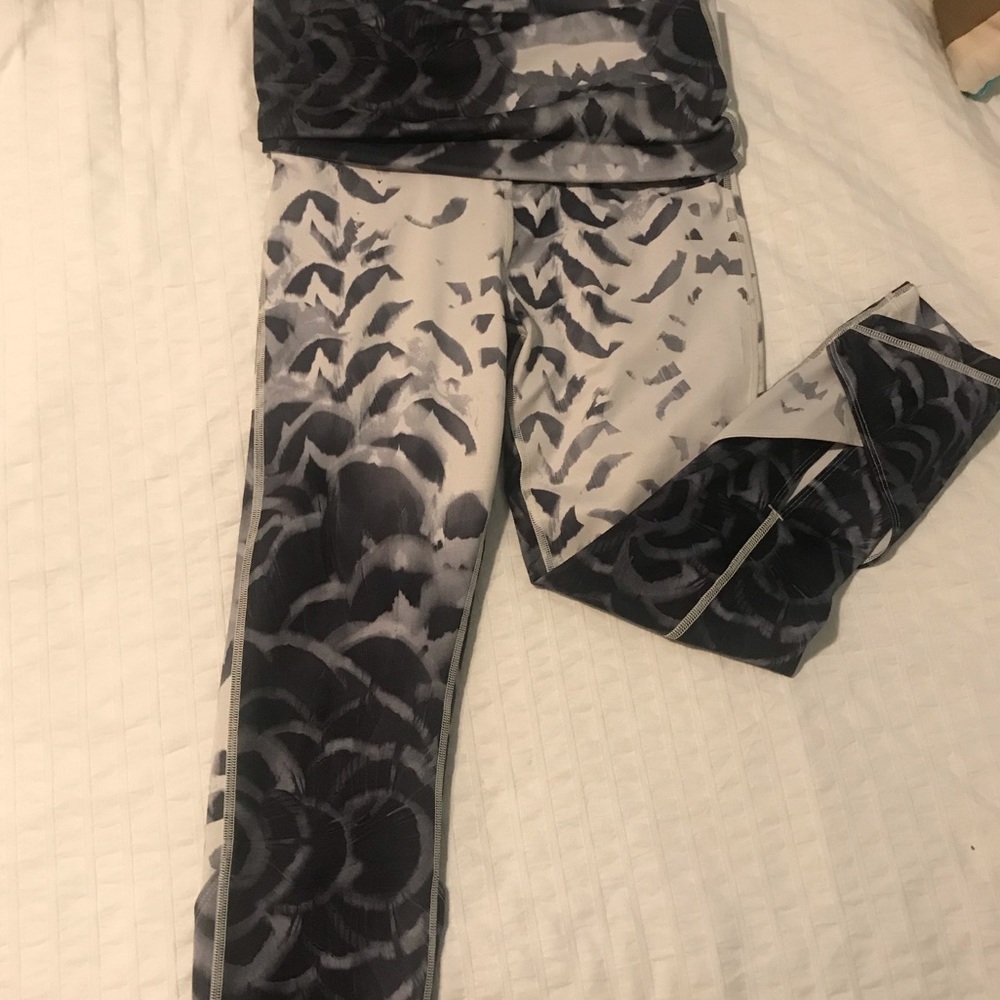 Lululemon workout leggings EUC - Picture 4 of 7